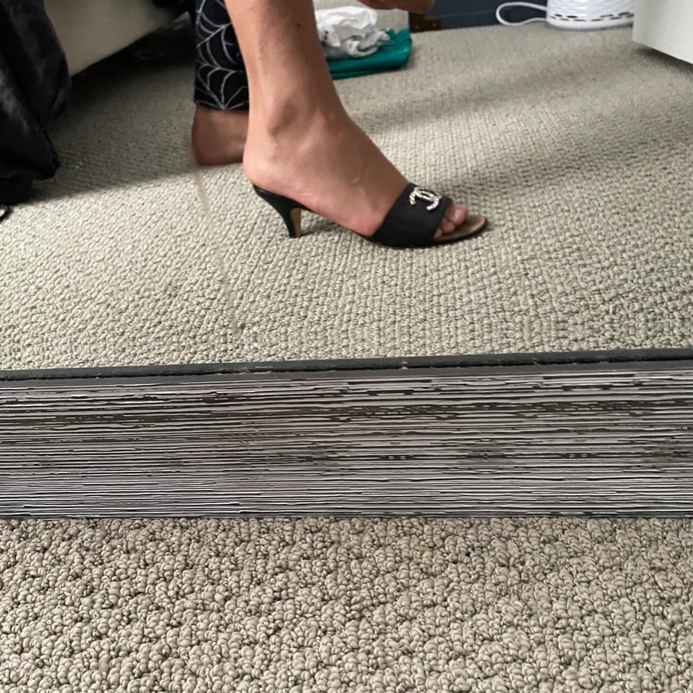 CHANEL blk sandals (slides) w/kitten heels Size 37 - Picture 7 of 12